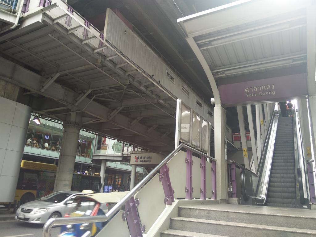 Pula Silom Hotel Bangkok Buitenkant foto