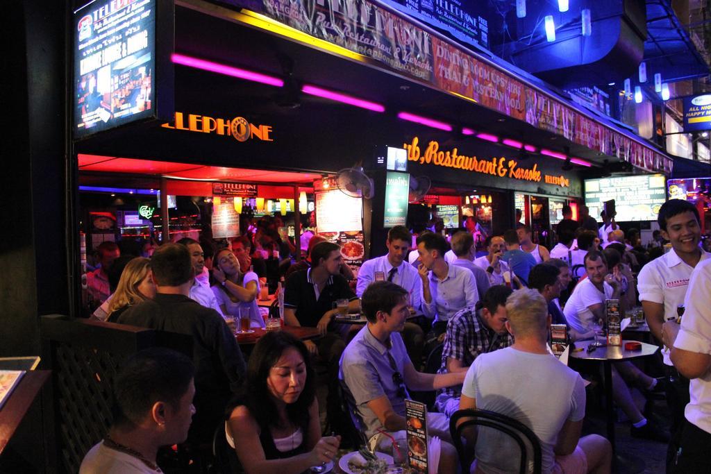 Pula Silom Hotel Bangkok Buitenkant foto