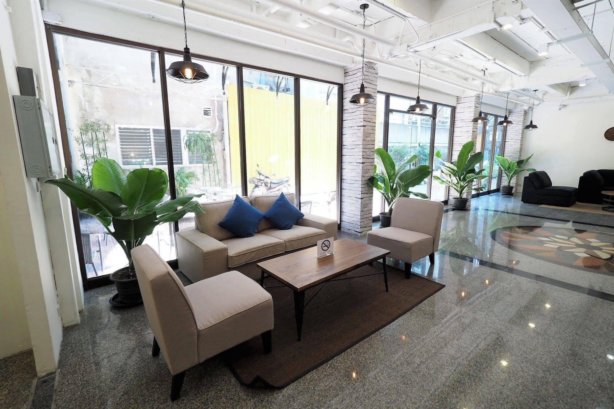 Pula Silom Hotel Bangkok Buitenkant foto